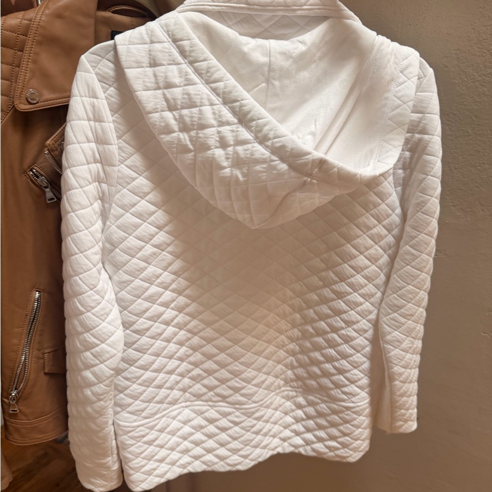 DSG size small white quilted jacketl CUTE - Picture 3 of 3